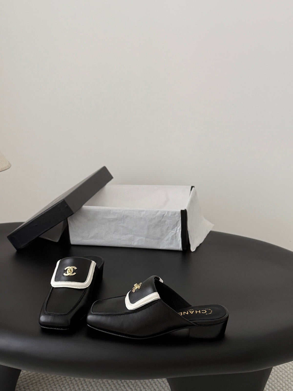 CC Half-Slippers Flat Black White Calfskin 717818