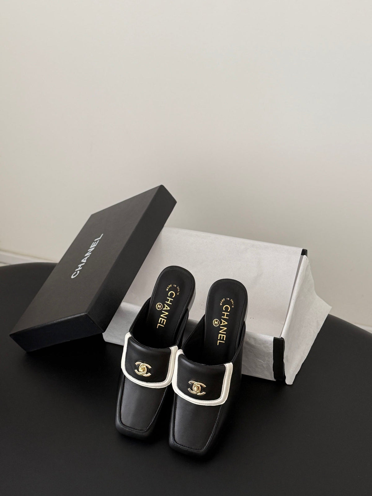CC Half-Slippers Flat Black White Calfskin 717818
