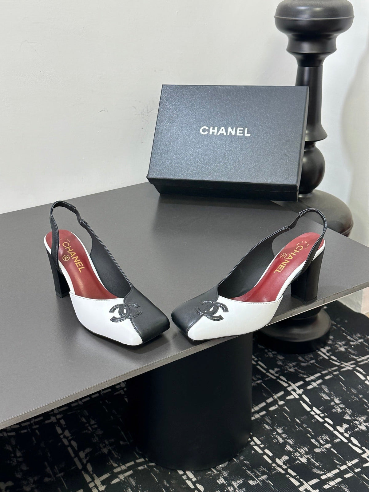 CC 26ss Slingback 6.5cm White Black Cowhide 668139