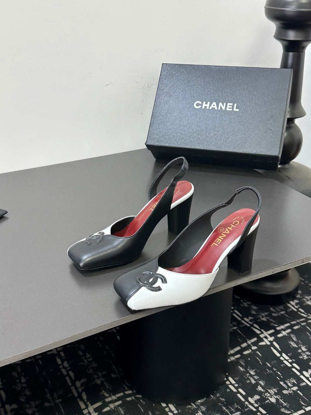 CC 26ss Slingback 6.5cm White Black Cowhide 668139