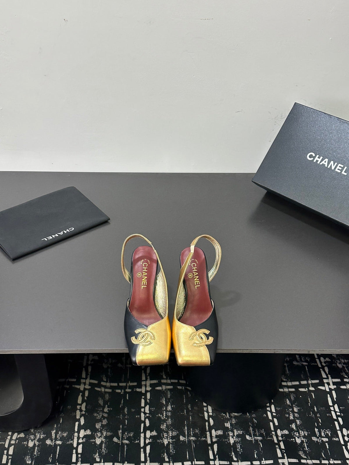 CC 26ss Slingback 6.5cm Gold Black Cowhide 668140