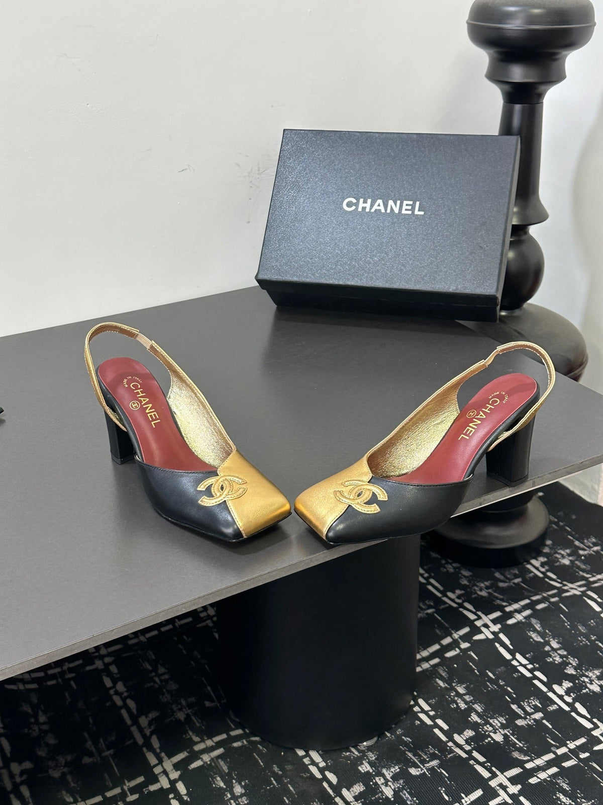 CC 26ss Slingback 6.5cm Gold Black Cowhide 668140