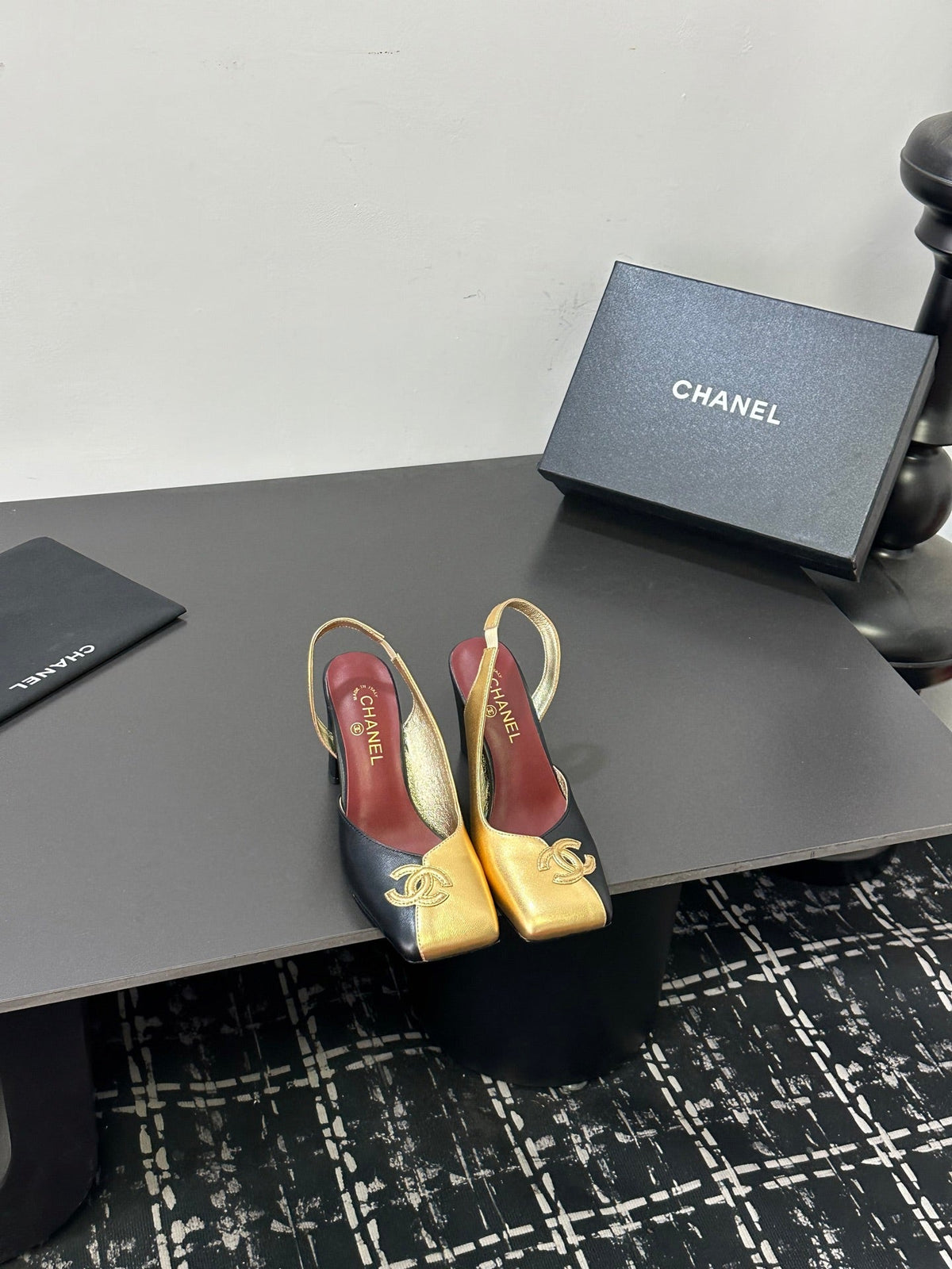 CC 26ss Slingback 6.5cm Gold Black Cowhide 668140