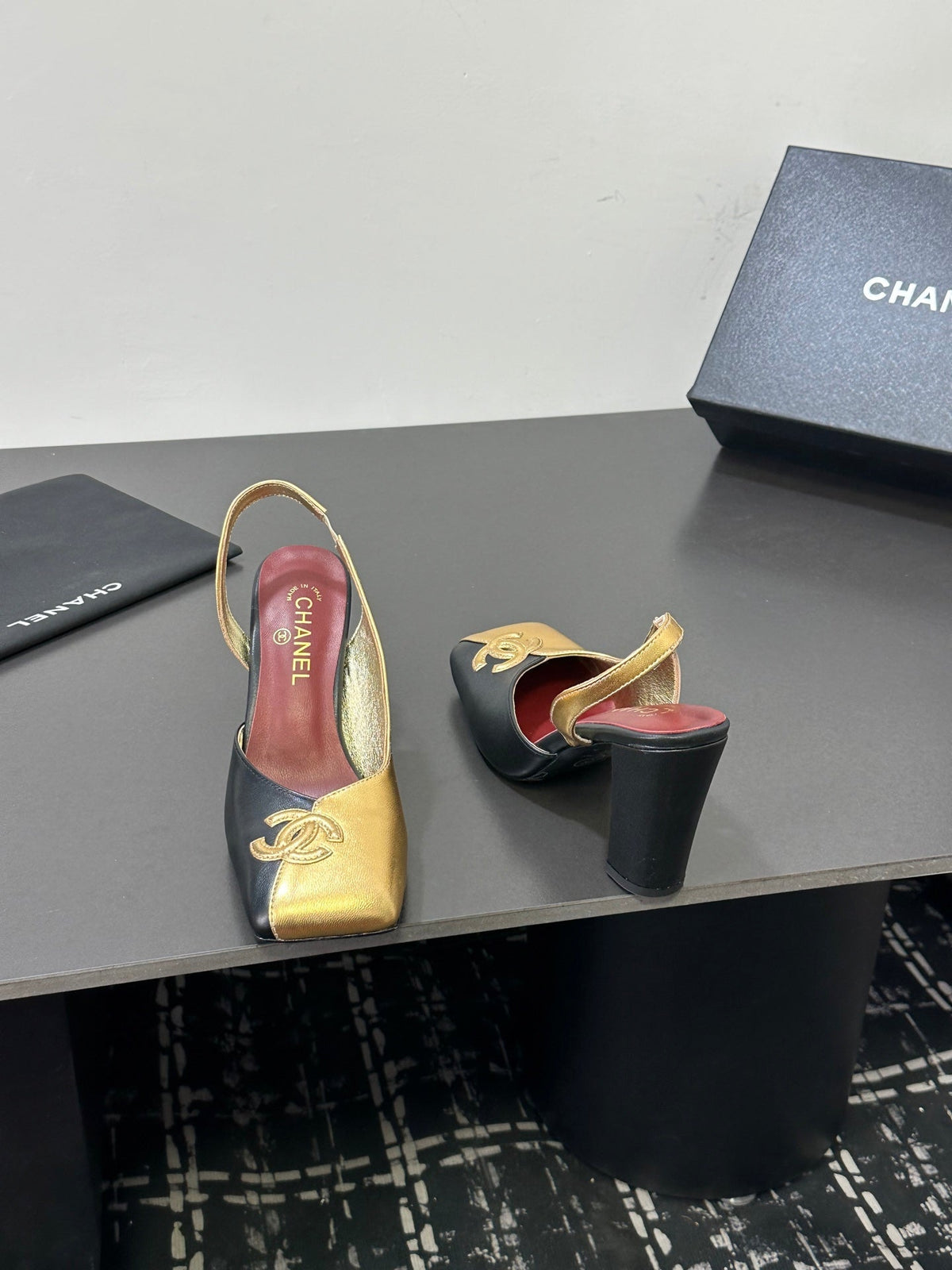 CC 26ss Slingback 6.5cm Gold Black Cowhide 668140
