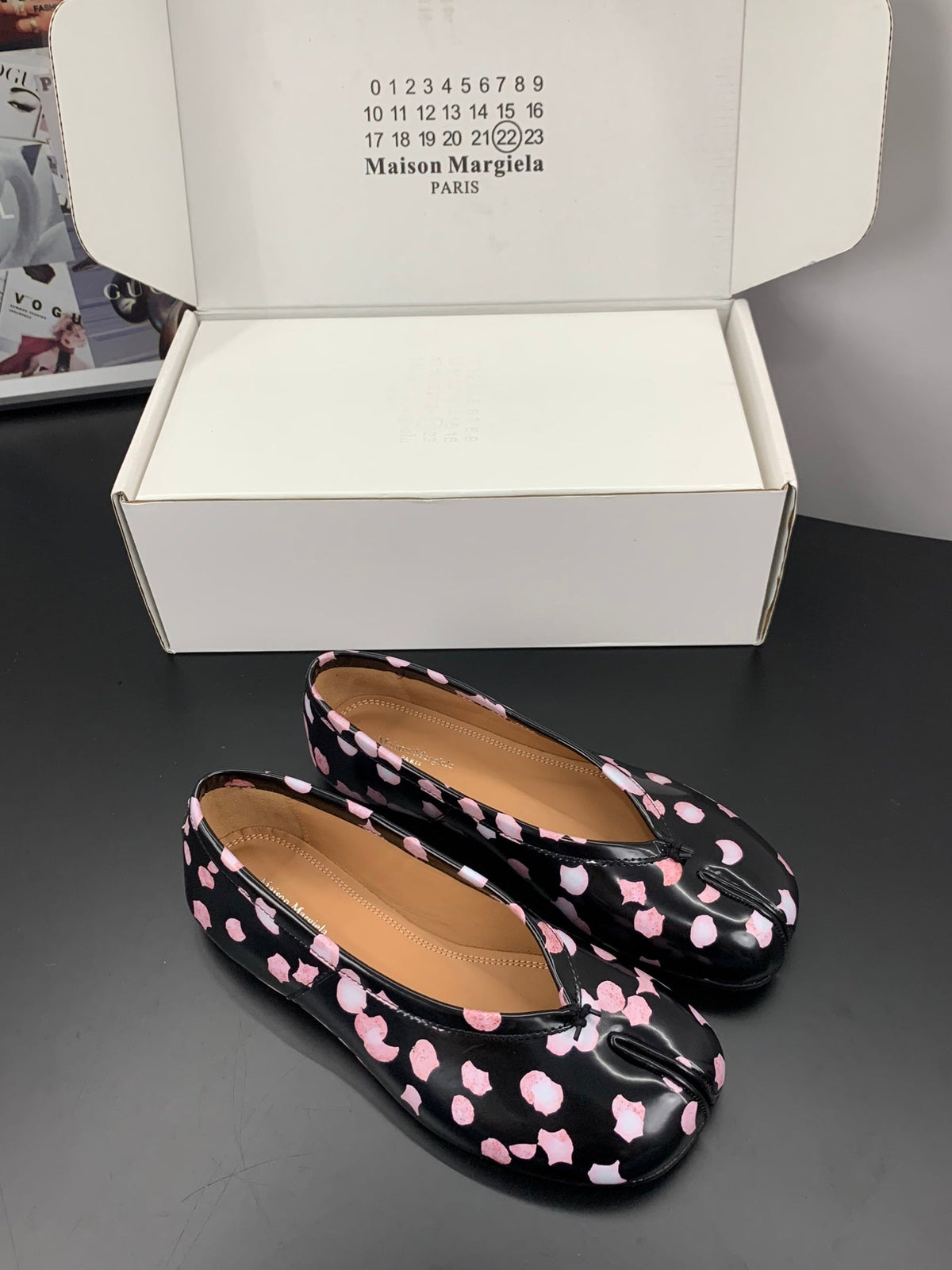 MM6 Tabi Ballet Flats Black Pink Cowhide 895246