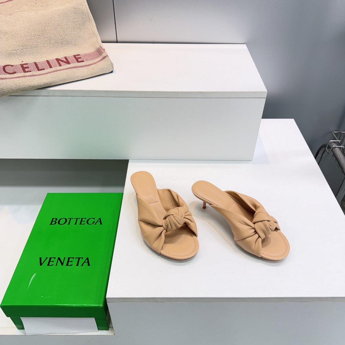 BV Cherry Mules 5.5cm Beige Sheepskin 842927