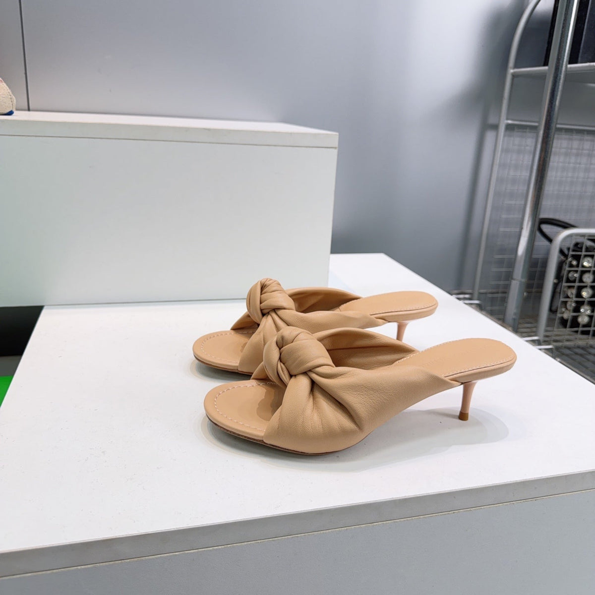 BV Cherry Mules 5.5cm Beige Sheepskin 842927