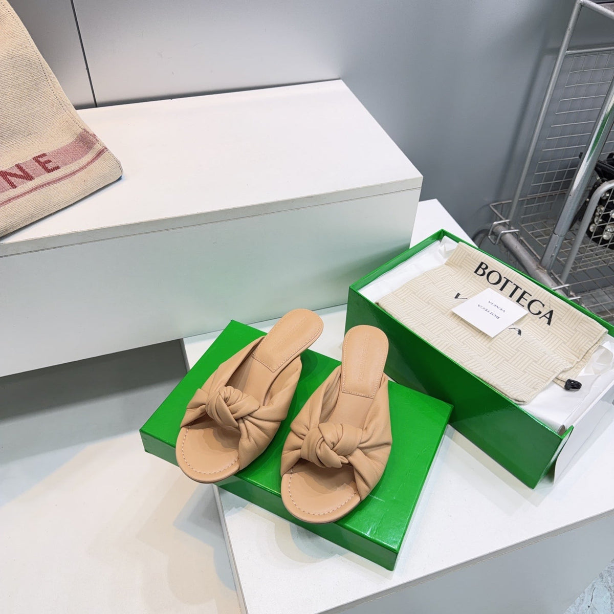 BV Cherry Mules 5.5cm Beige Sheepskin 842927