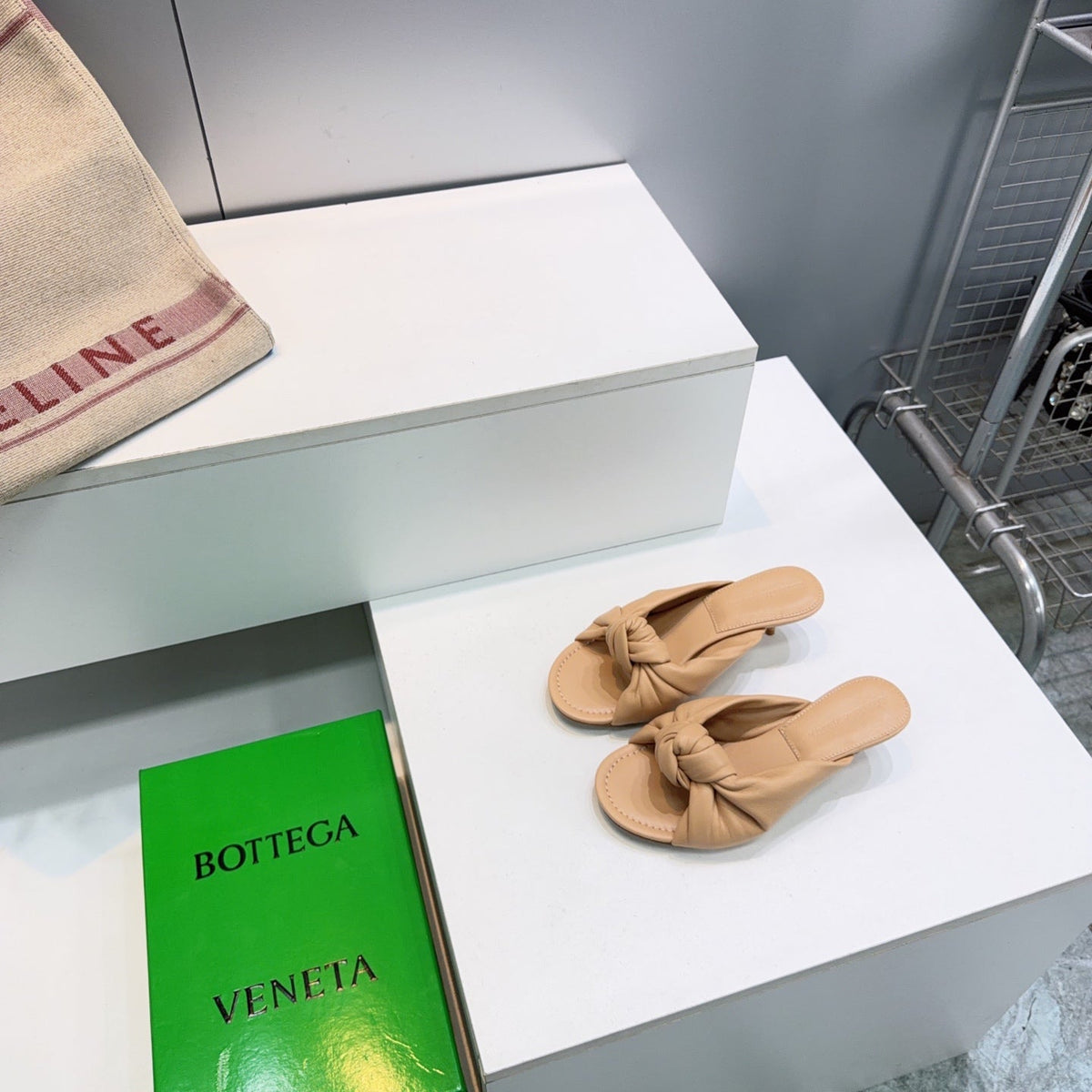 BV Cherry Mules 5.5cm Beige Sheepskin 842927