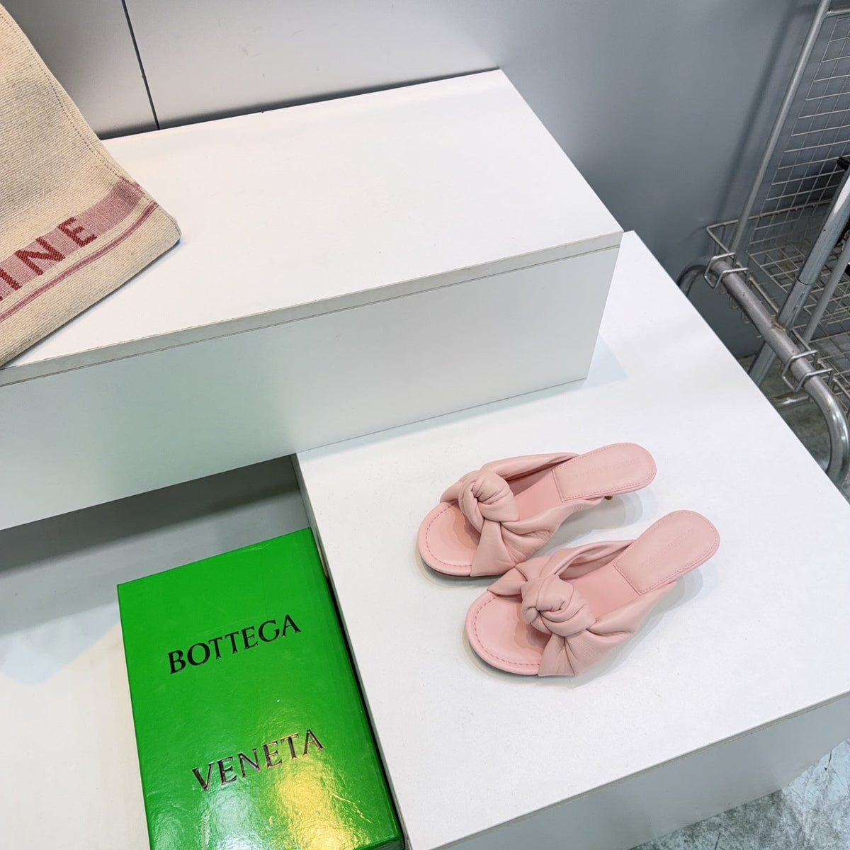 BV Cherry Mules 5.5cm Light Pink Sheepskin 842928