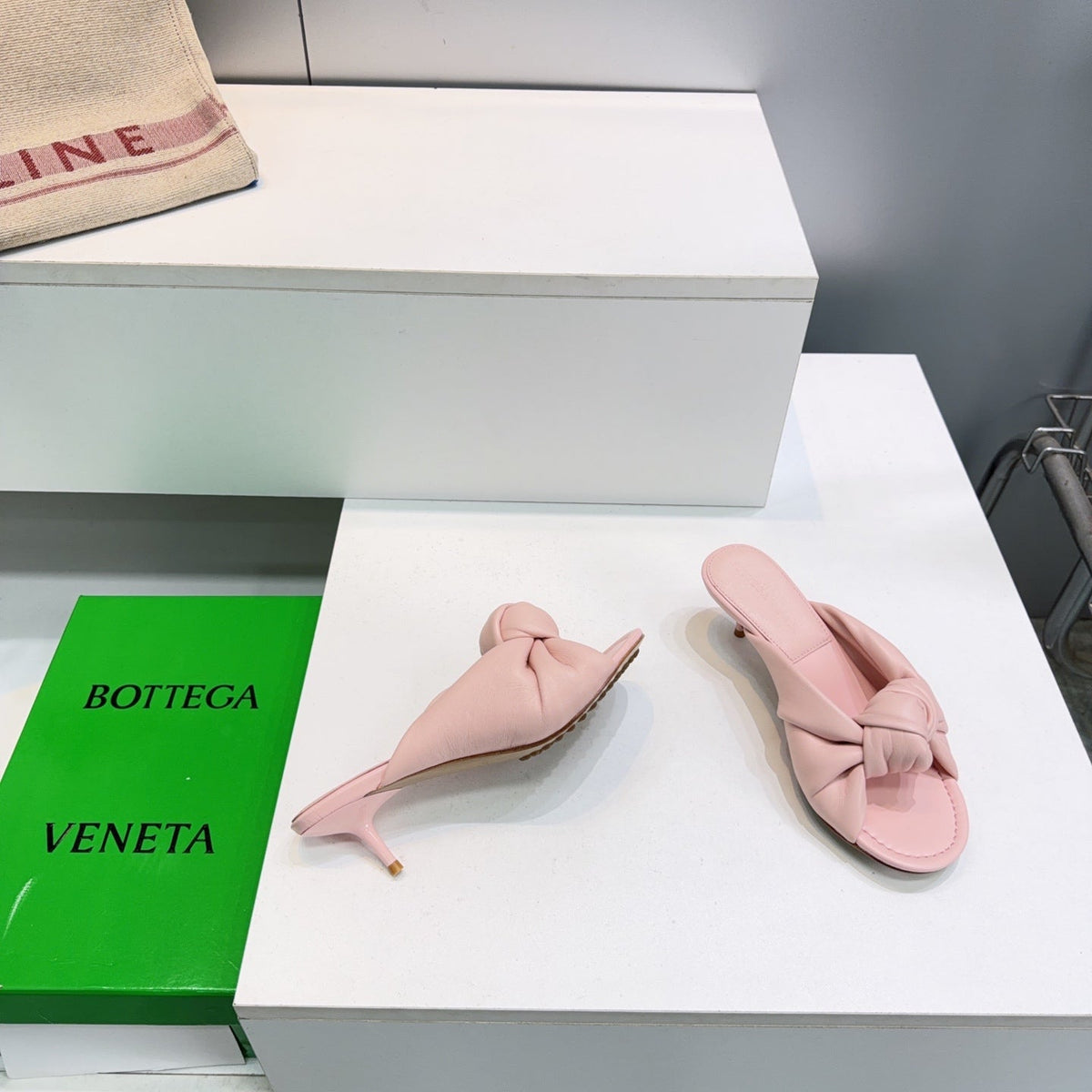 BV Cherry Mules 5.5cm Light Pink Sheepskin 842928