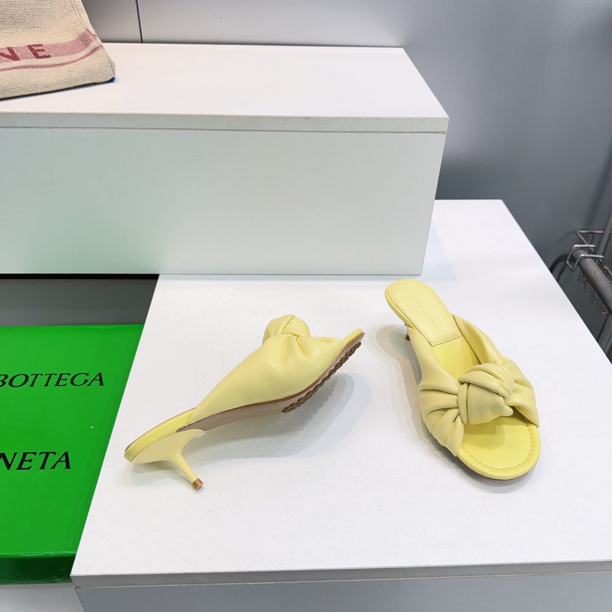 BV Cherry Mules 5.5cm Yellow Sheepskin 842930