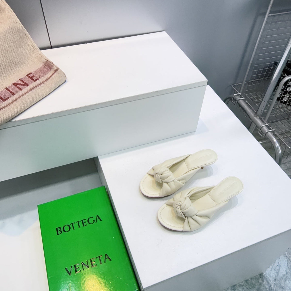 BV Cherry Mules 5.5cm Cream Sheepskin 842932