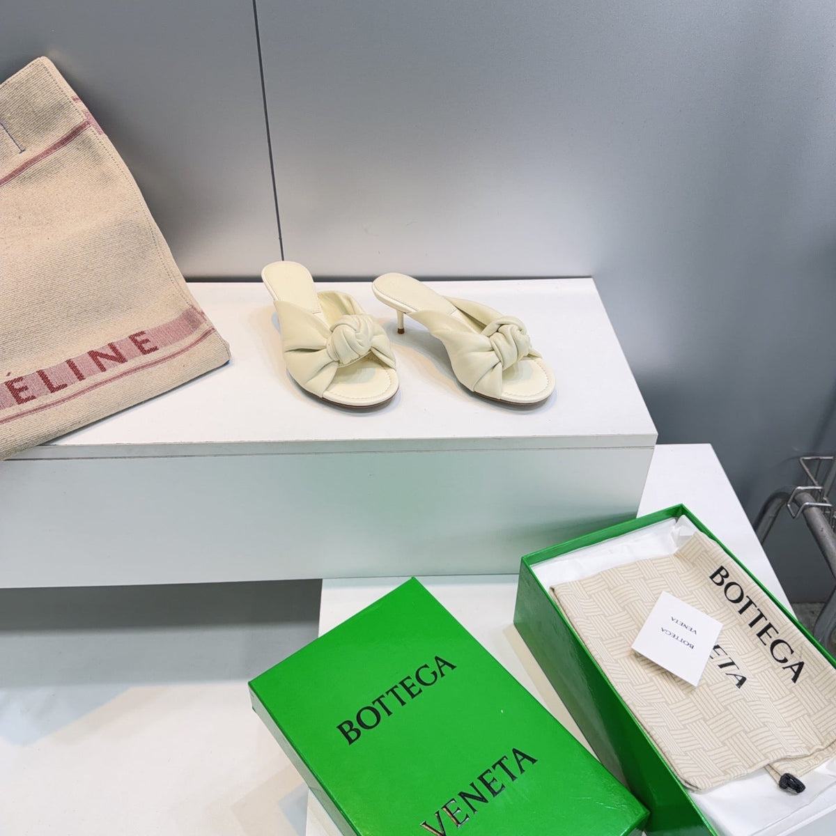 BV Cherry Mules 5.5cm Cream Sheepskin 842932