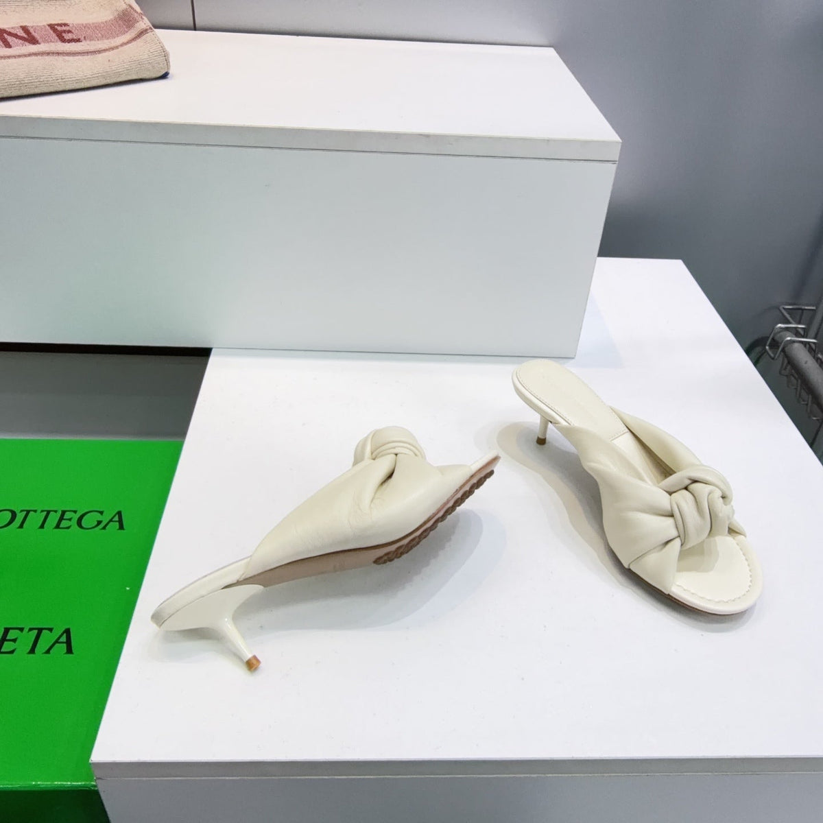 BV Cherry Mules 5.5cm Cream Sheepskin 842932