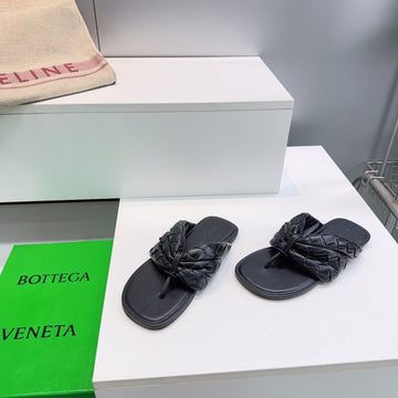 BV Salsa Flat Thong Black Intrecciato Leather 842949