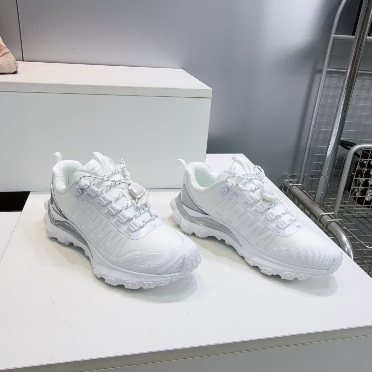 Alo Yoga Trail Sneakers White Technical Fabric 842911