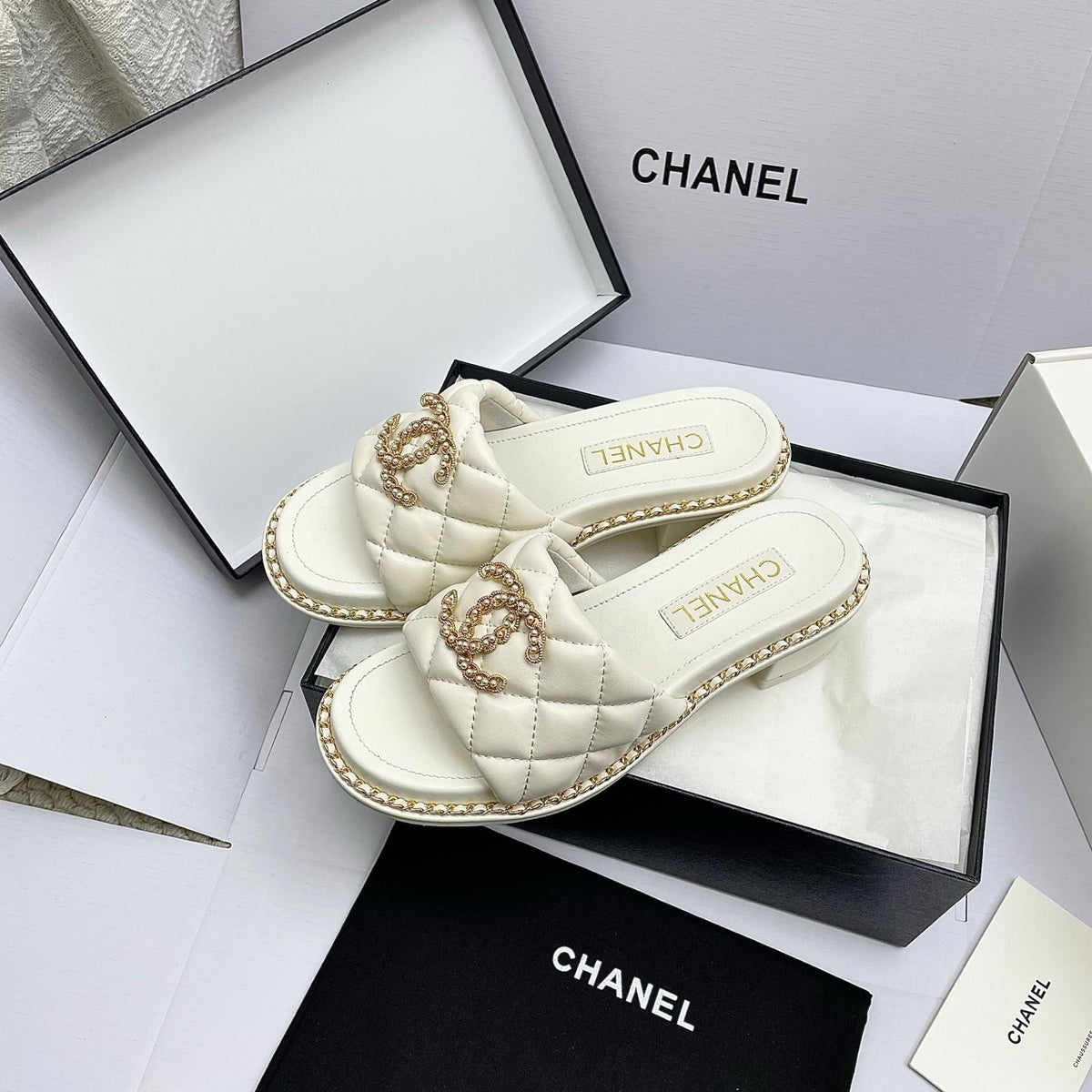 CC 26SS White Gold Quilted Lambskin 726540