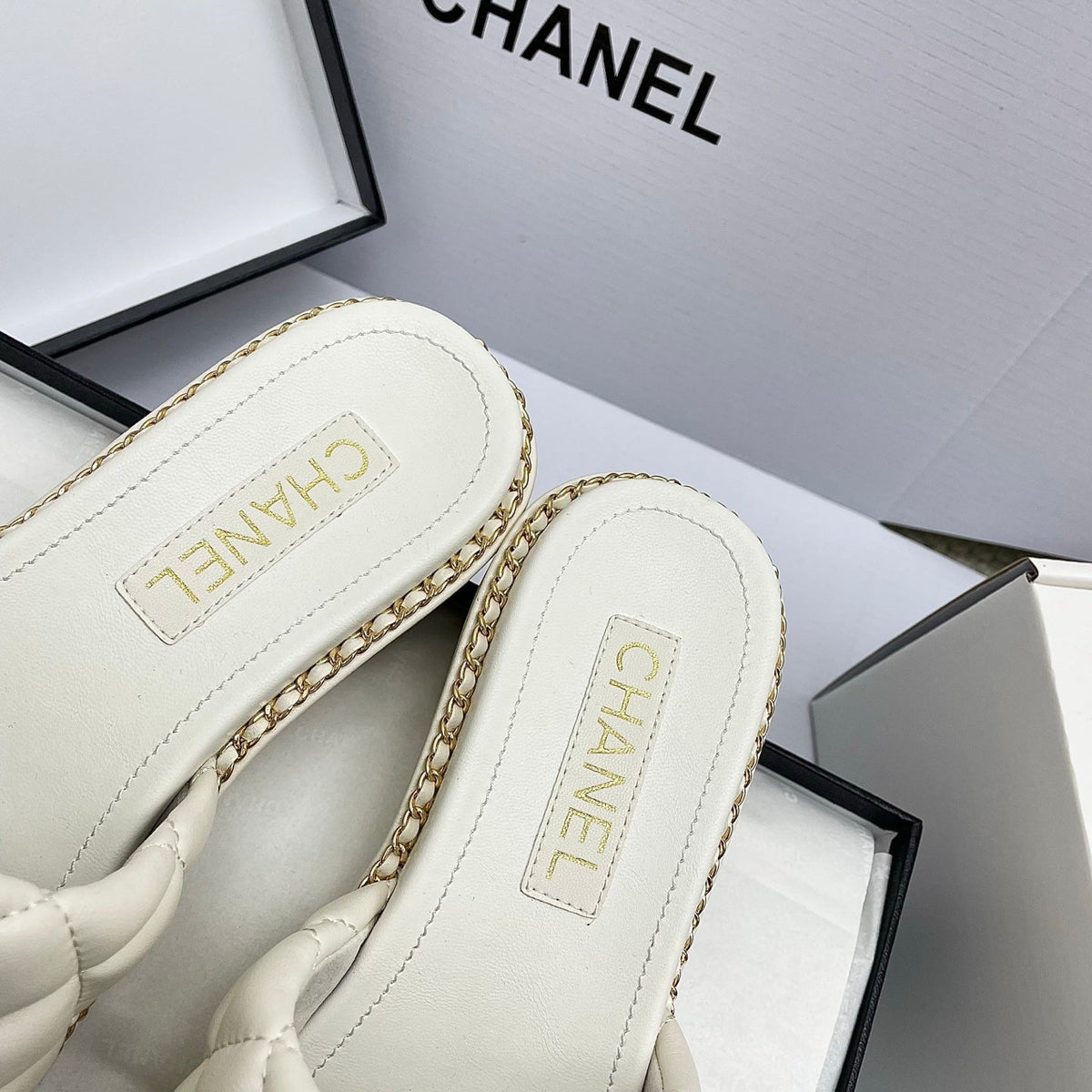 CC 26SS White Gold Quilted Lambskin 726540
