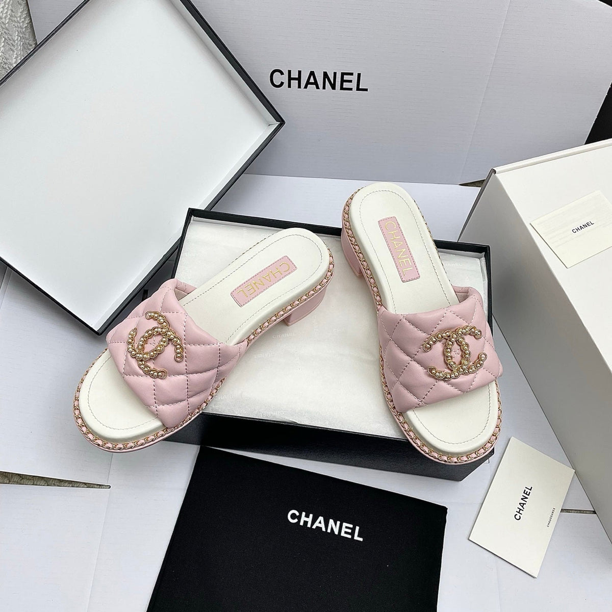 CC 26SS Pink White Gold Quilted Lambskin 726541