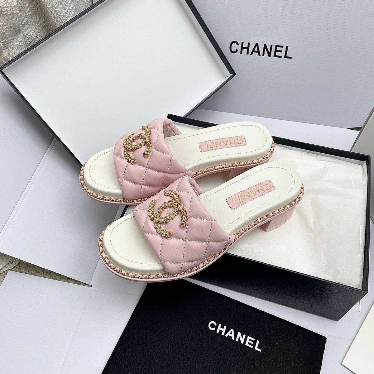 CC 26SS Pink White Gold Quilted Lambskin 726541