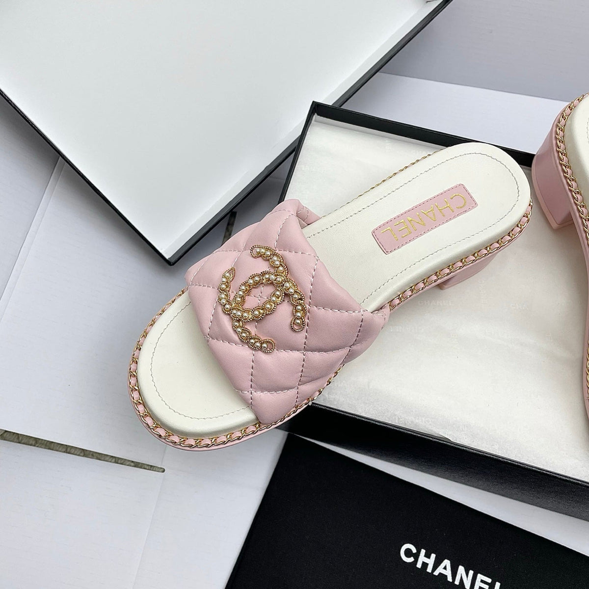 CC 26SS Pink White Gold Quilted Lambskin 726541