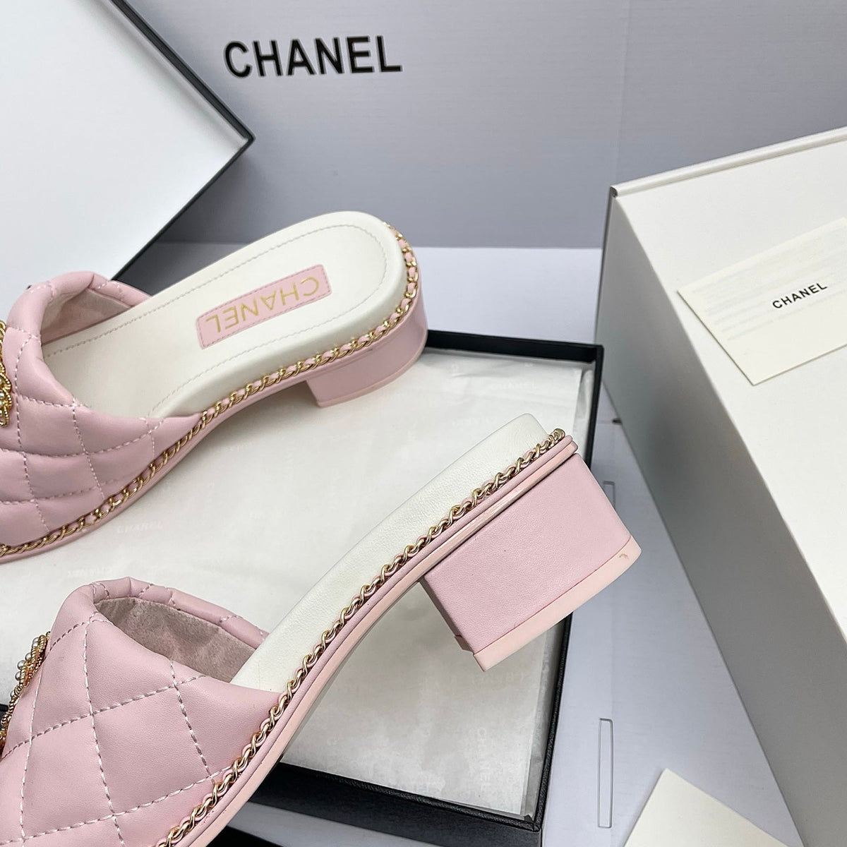 CC 26SS Pink White Gold Quilted Lambskin 726541