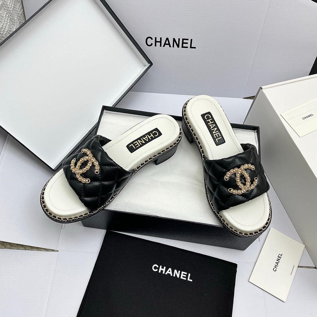 CC 26SS Black White Gold Quilted Lambskin 726542