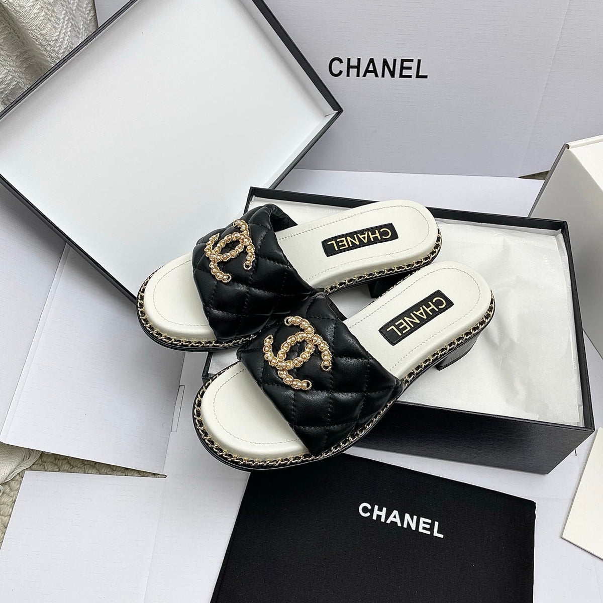 CC 26SS Black White Gold Quilted Lambskin 726542