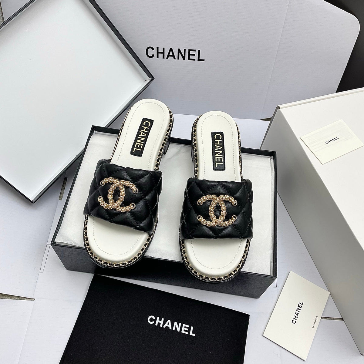 CC 26SS Black White Gold Quilted Lambskin 726542