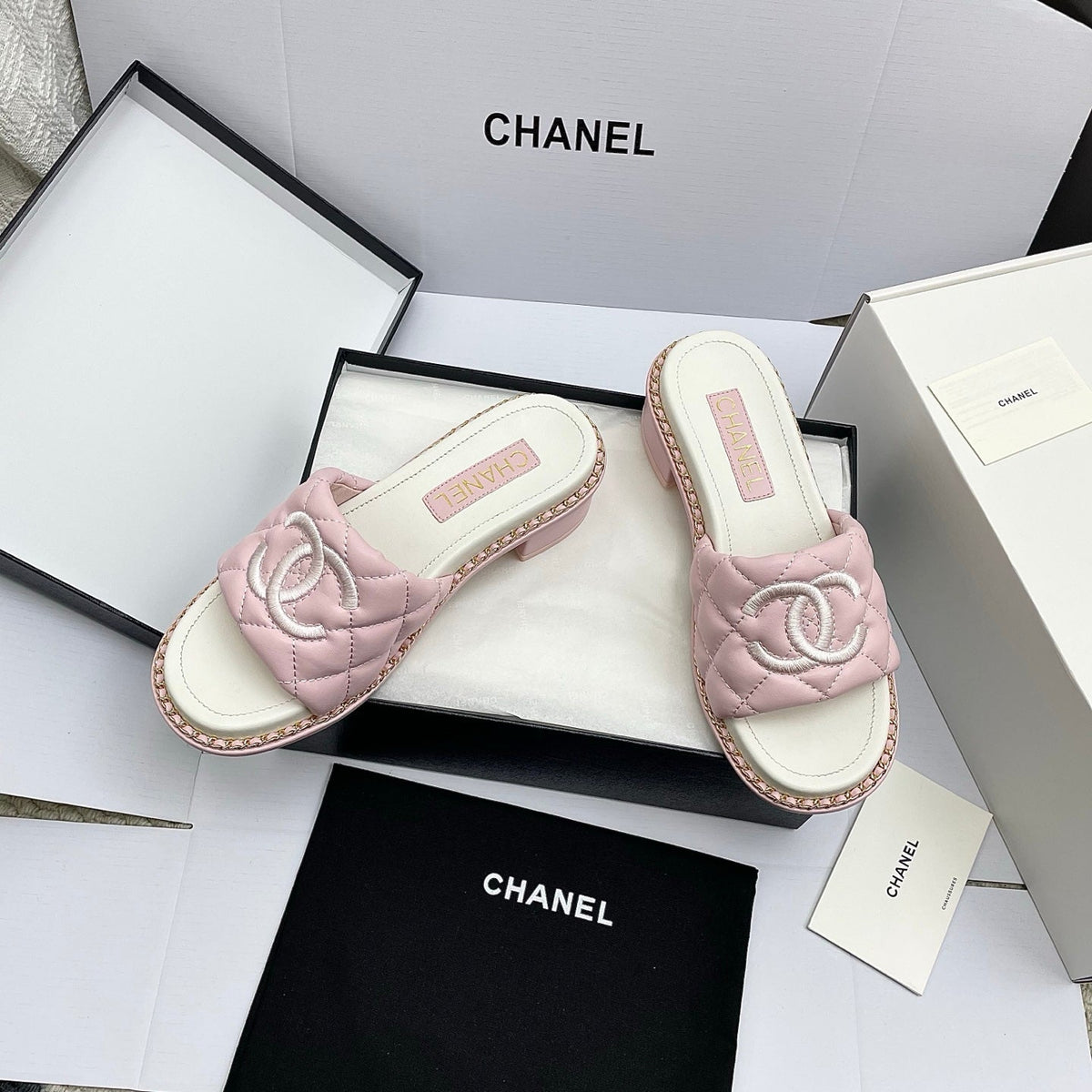 CC 26SS Pink White Quilted Lambskin 726543
