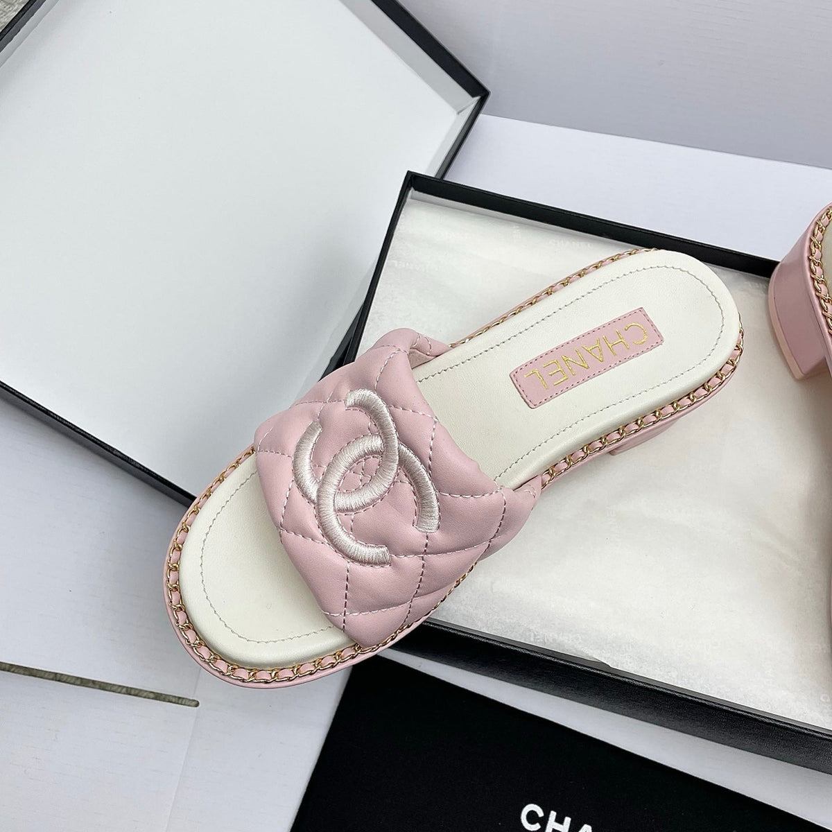 CC 26SS Pink White Quilted Lambskin 726543
