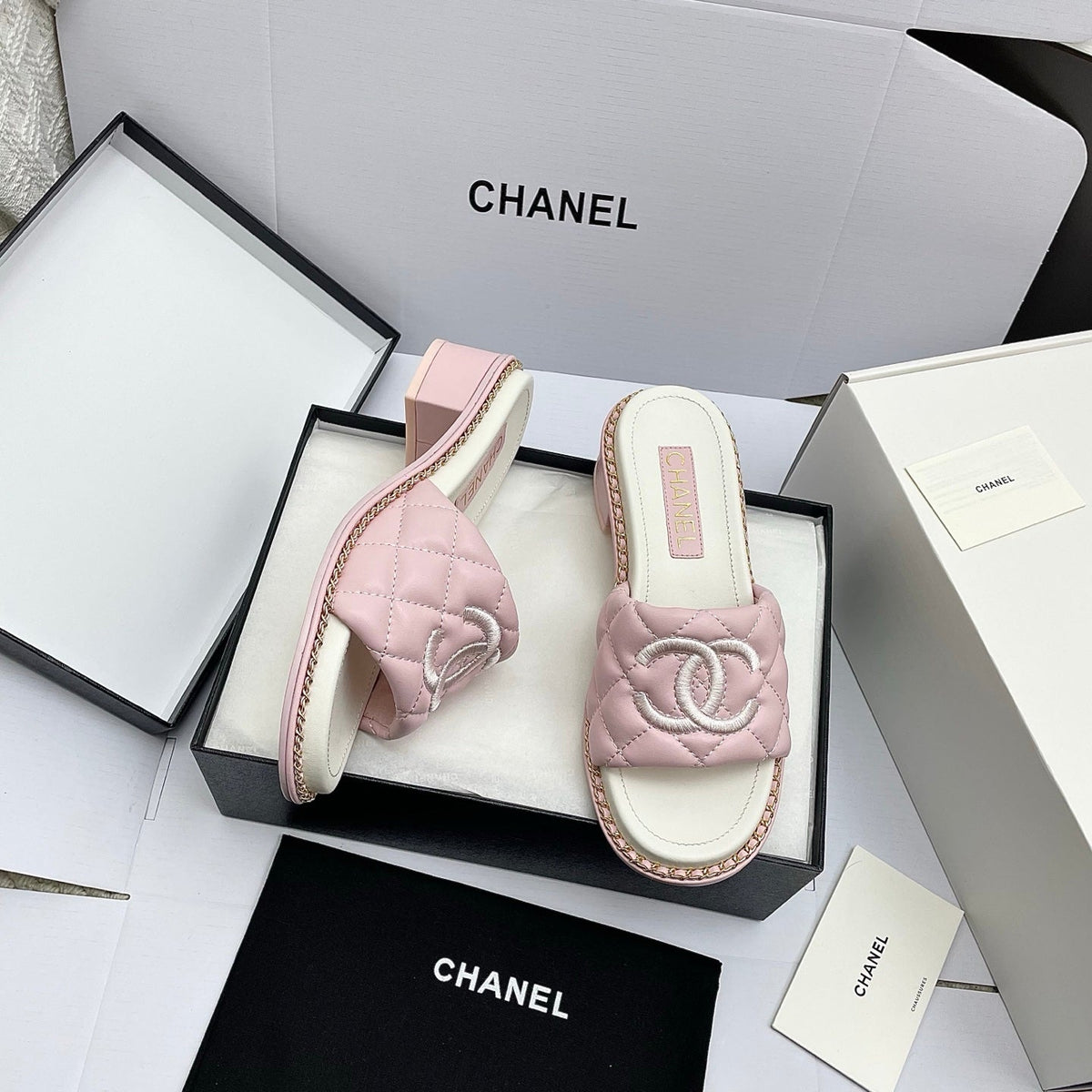 CC 26SS Pink White Quilted Lambskin 726543