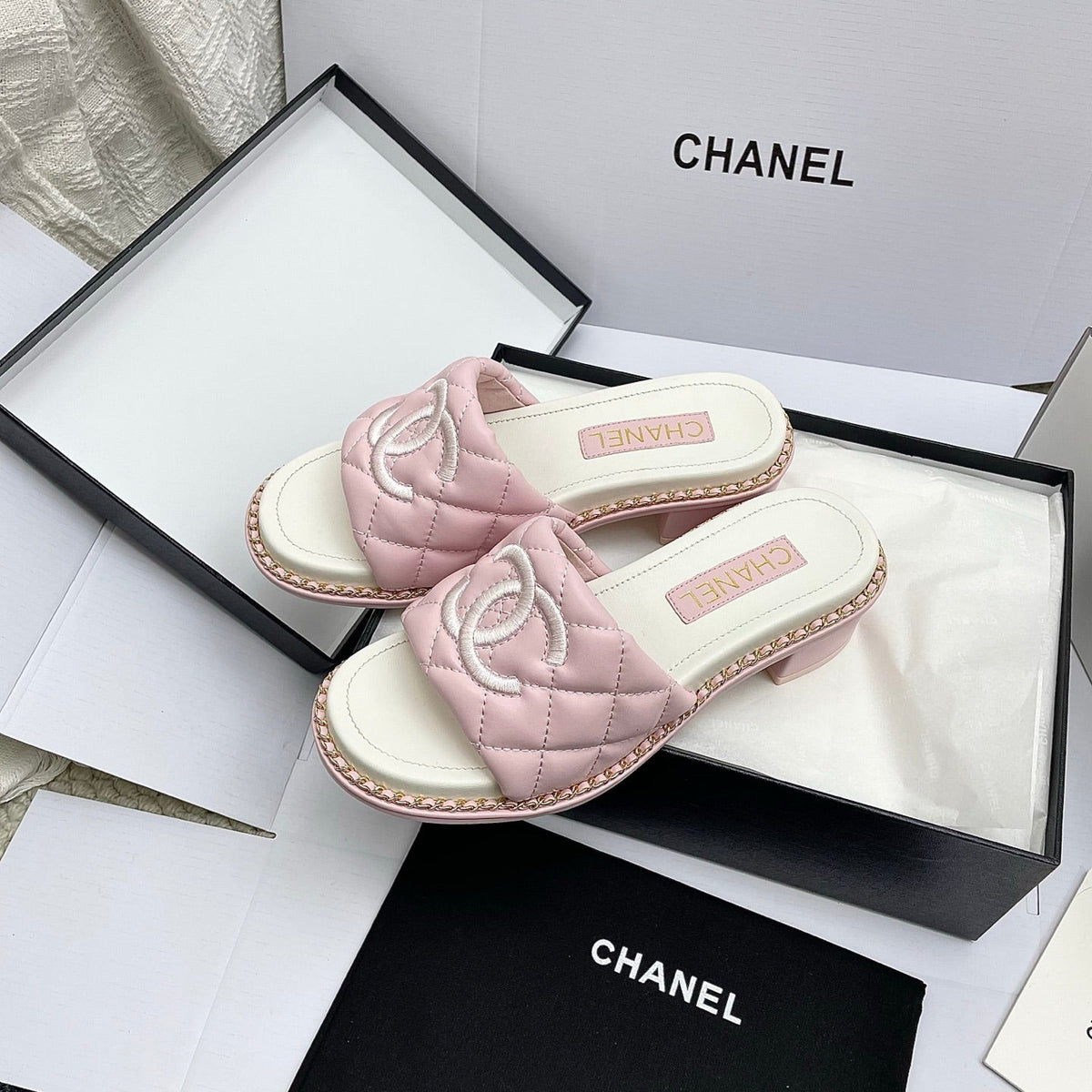 CC 26SS Pink White Quilted Lambskin 726543