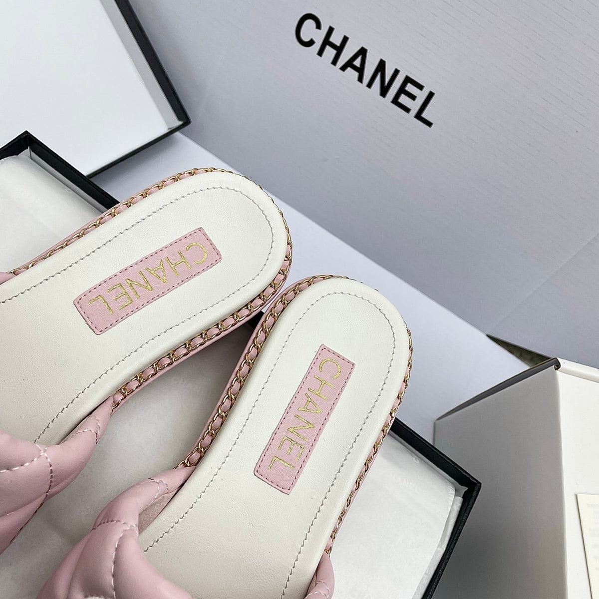 CC 26SS Pink White Quilted Lambskin 726543