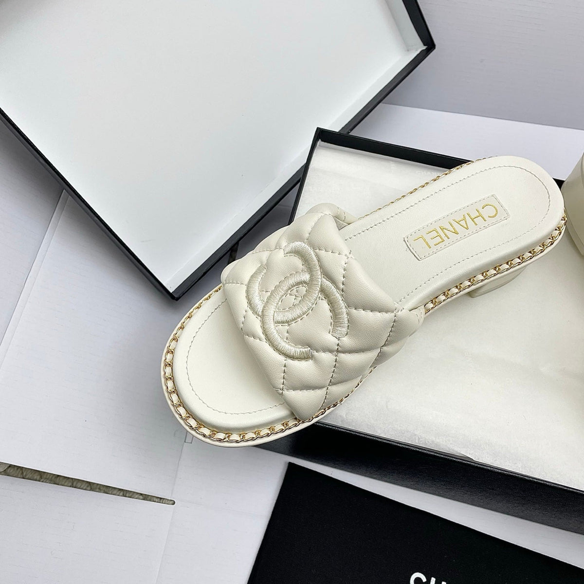 CC 26SS White Quilted Lambskin 726545