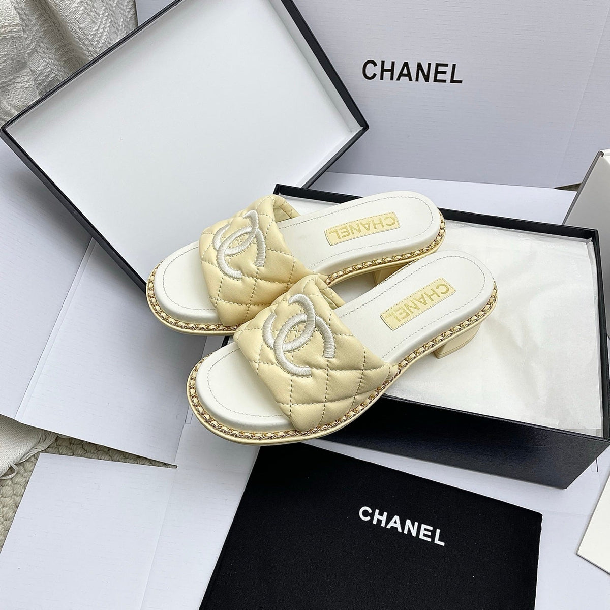 CC 26SS Lemon Yellow White Quilted Lambskin 726544
