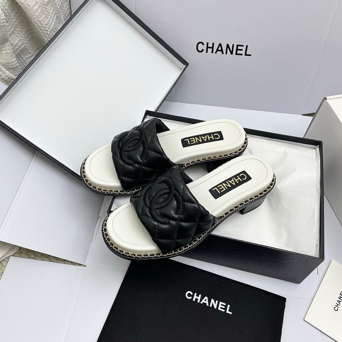 CC 26SS Black White Quilted Lambskin 726546