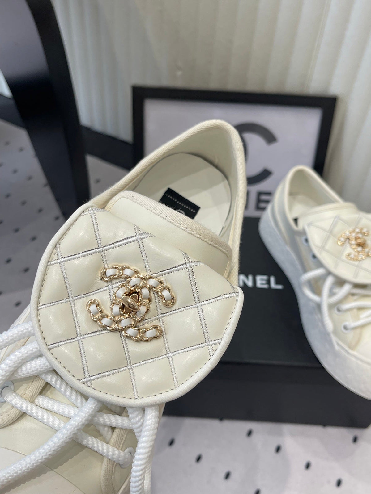 CC 2026s Sneakers Ivory Leather 720086