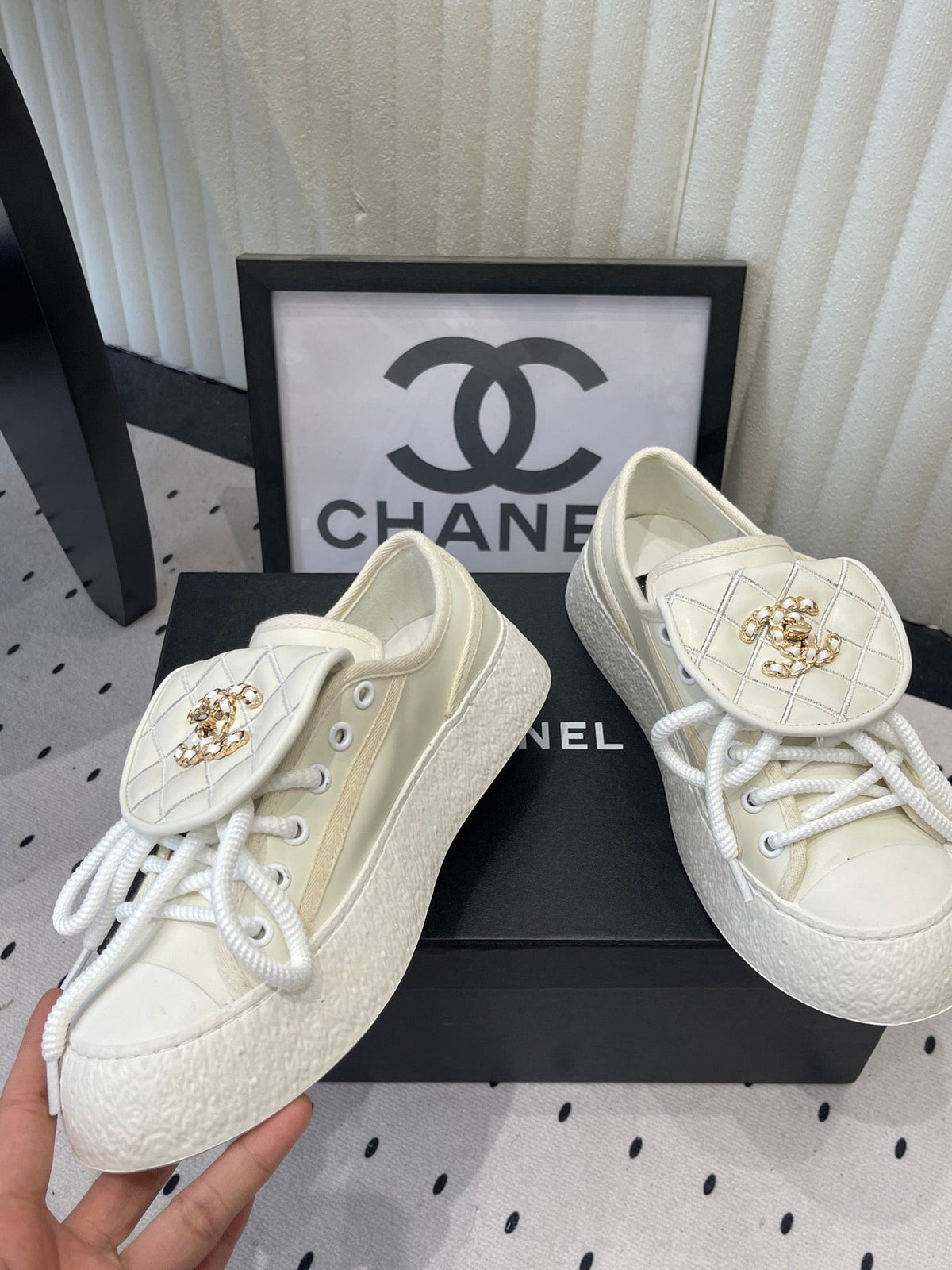 CC 2026s Sneakers Ivory Leather 720086