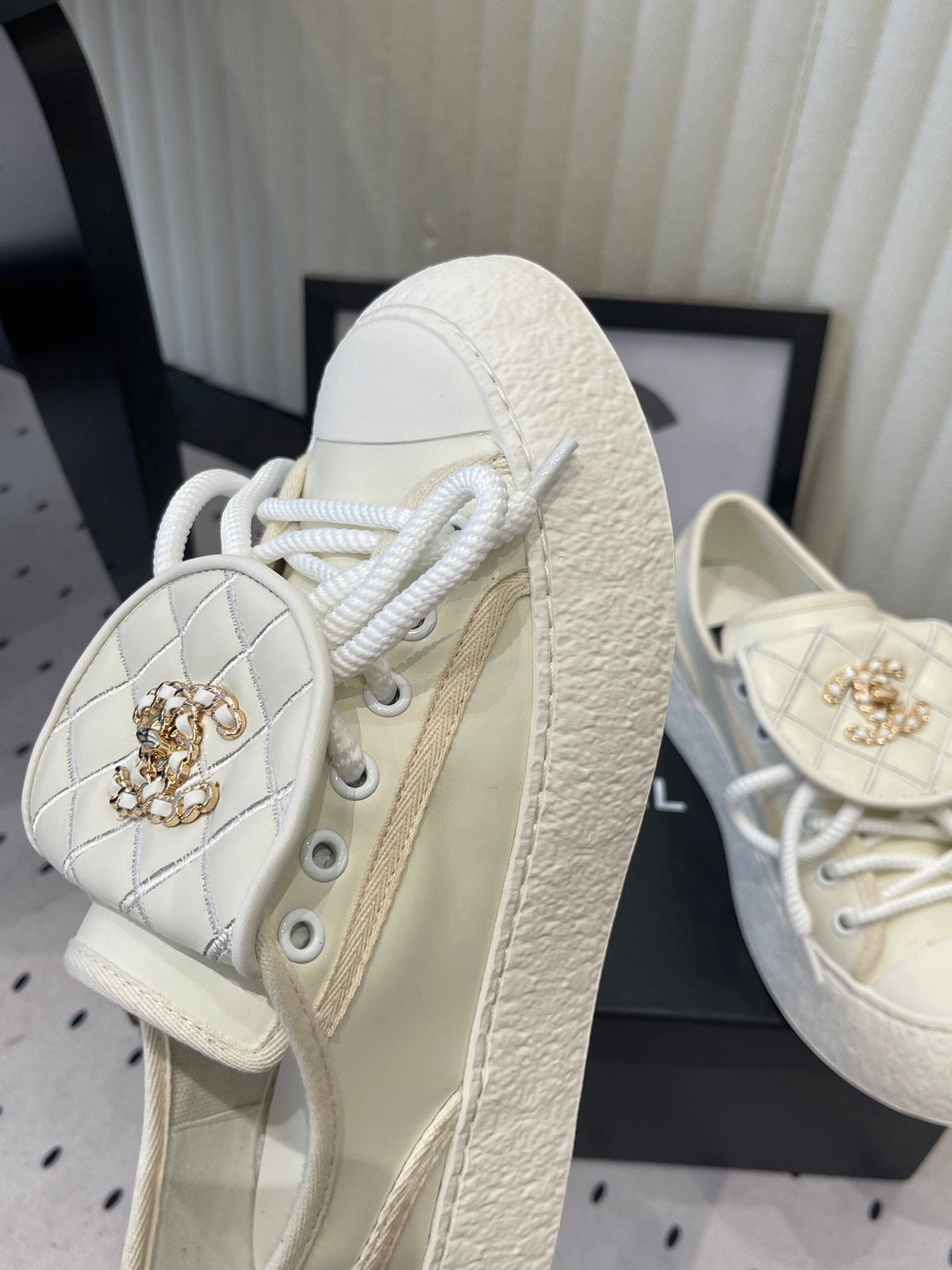 CC 2026s Sneakers Ivory Leather 720086