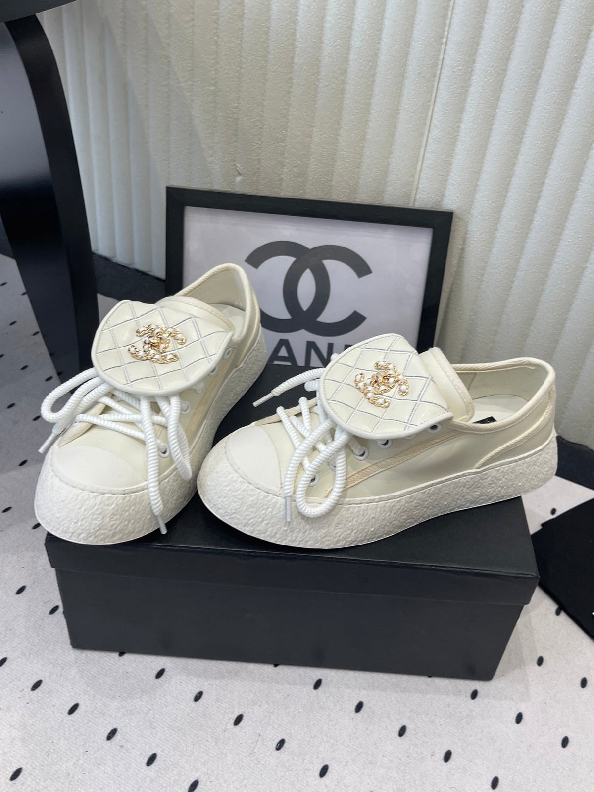CC 2026s Sneakers Ivory Leather 720086