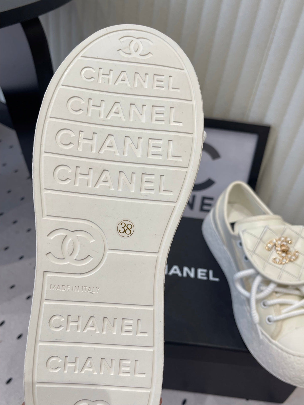 CC 2026s Sneakers Ivory Leather 720086