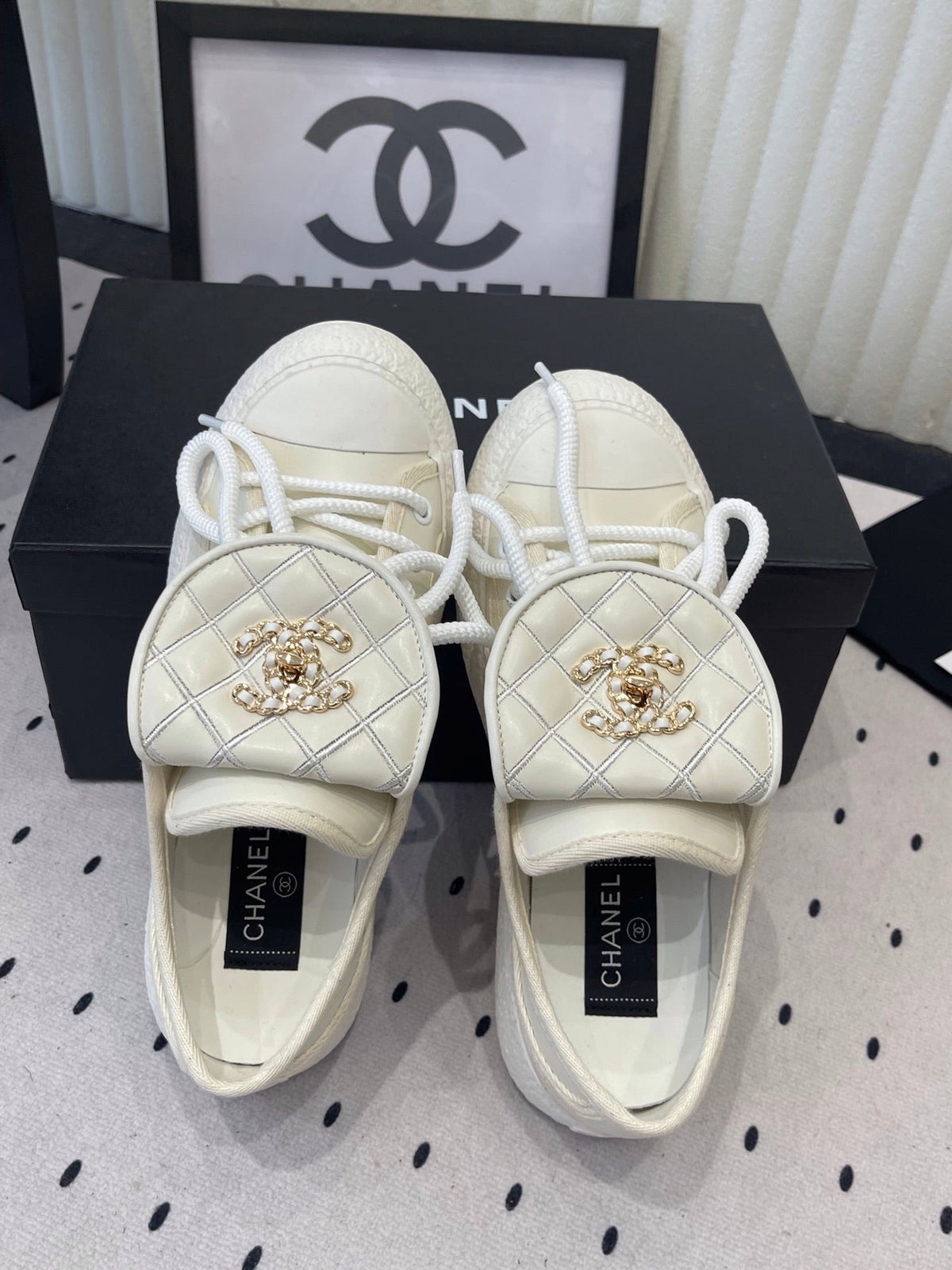 CC 2026s Sneakers Ivory Leather 720086