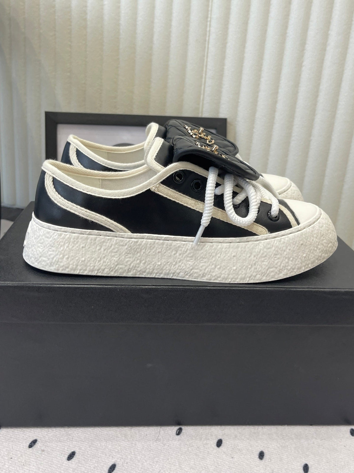 CC 2026s Sneakers Black White Leather 720087