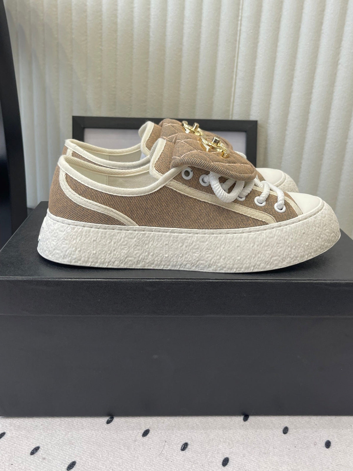 CC 2026s Sneakers Khahi White Denim Leather 720088