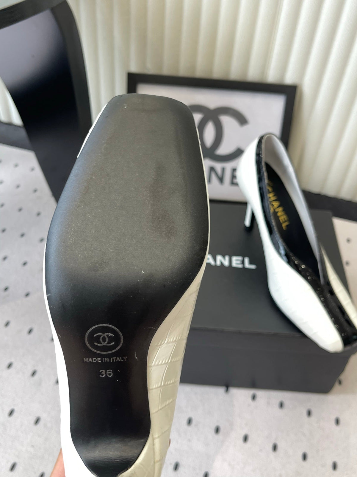CC 26s Matthieu Blazy Pump 9.5cm White Embossed Leather 807480