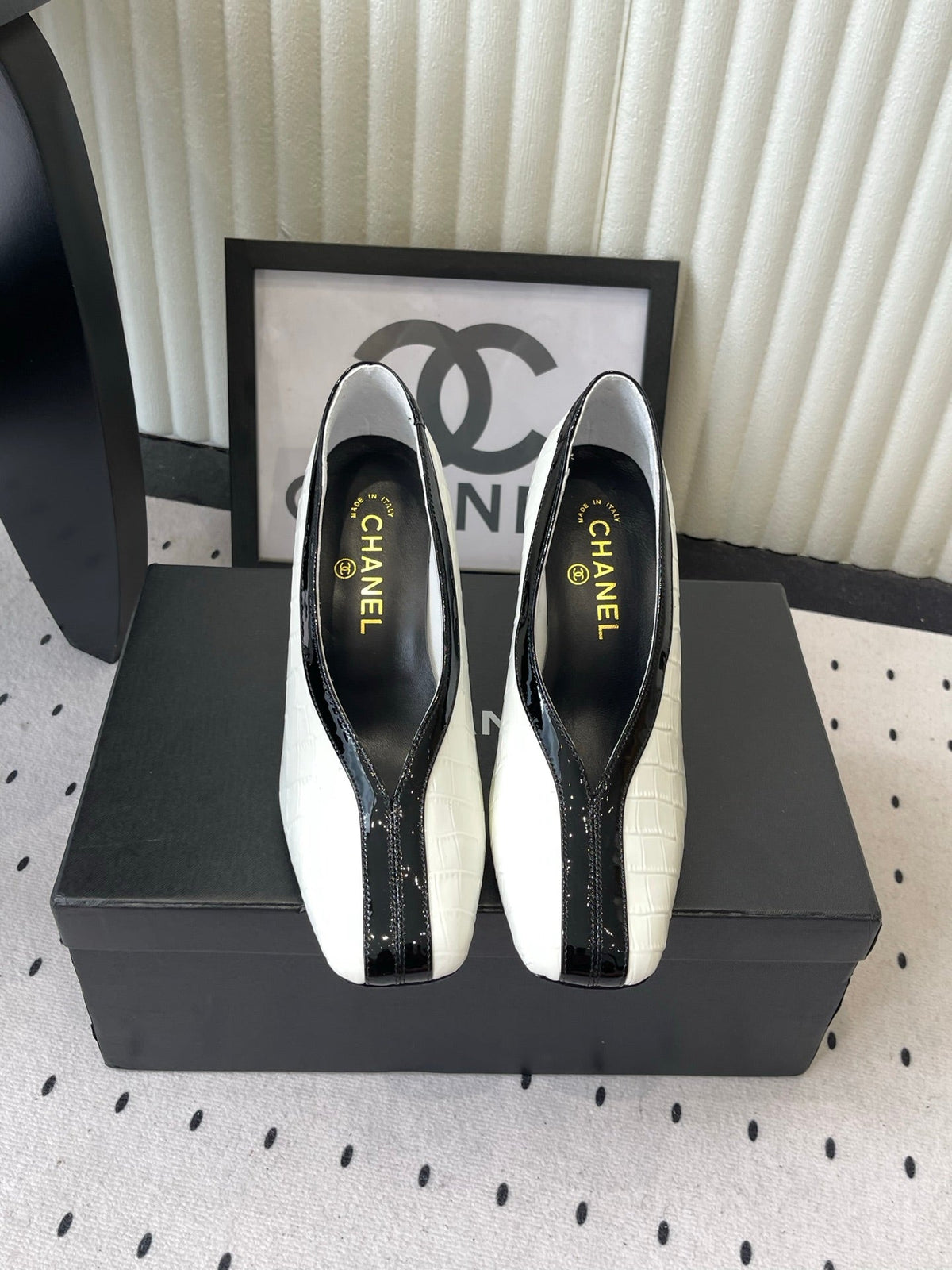 CC 26s Matthieu Blazy Pump 9.5cm White Embossed Leather 807480