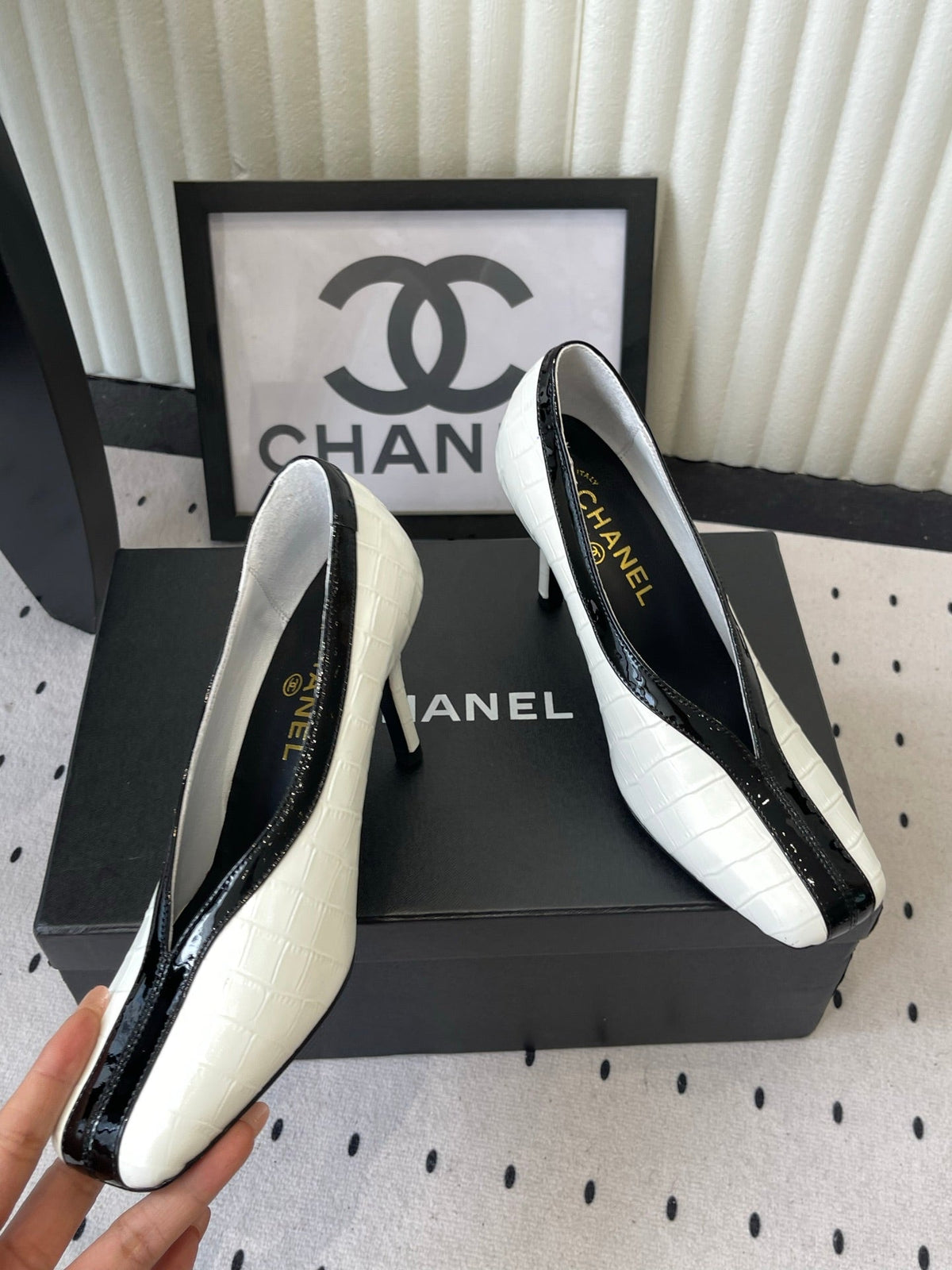 CC 26s Matthieu Blazy Pump 9.5cm White Embossed Leather 807480