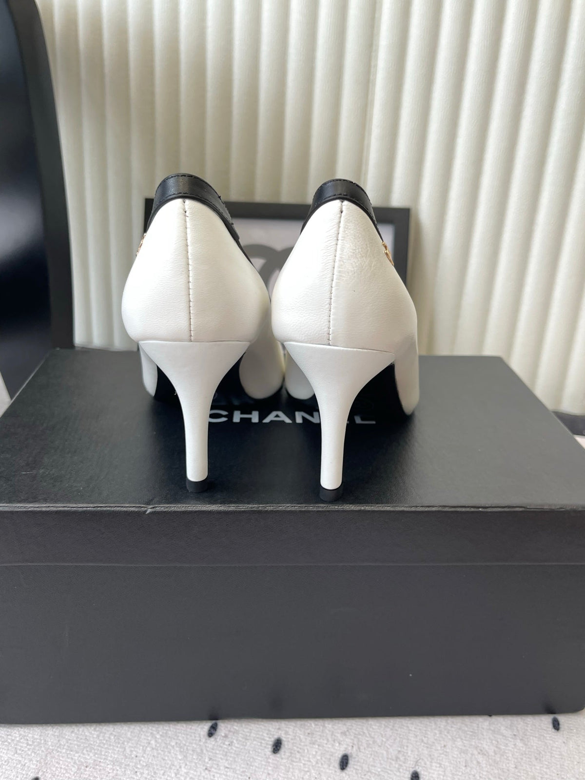 CC 26s Matthieu Blazy Pump 9.5cm White Sheepskin 807484